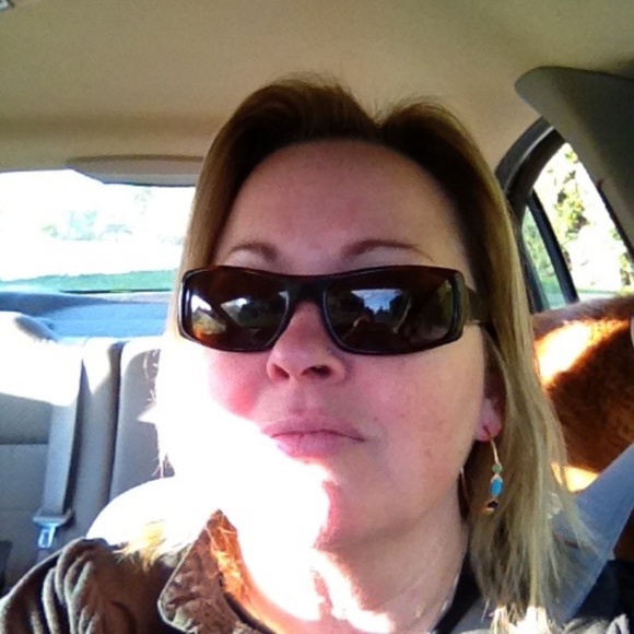 Meet your Posher, Brenna - Picture 3 of 4